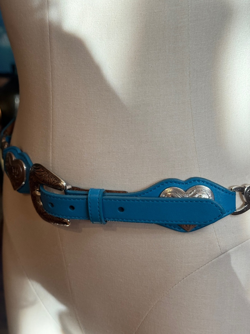 Tony Lama Turquoise Heart Concho Western Belt with Silver-Tone Buckle - Picture 3 of 8